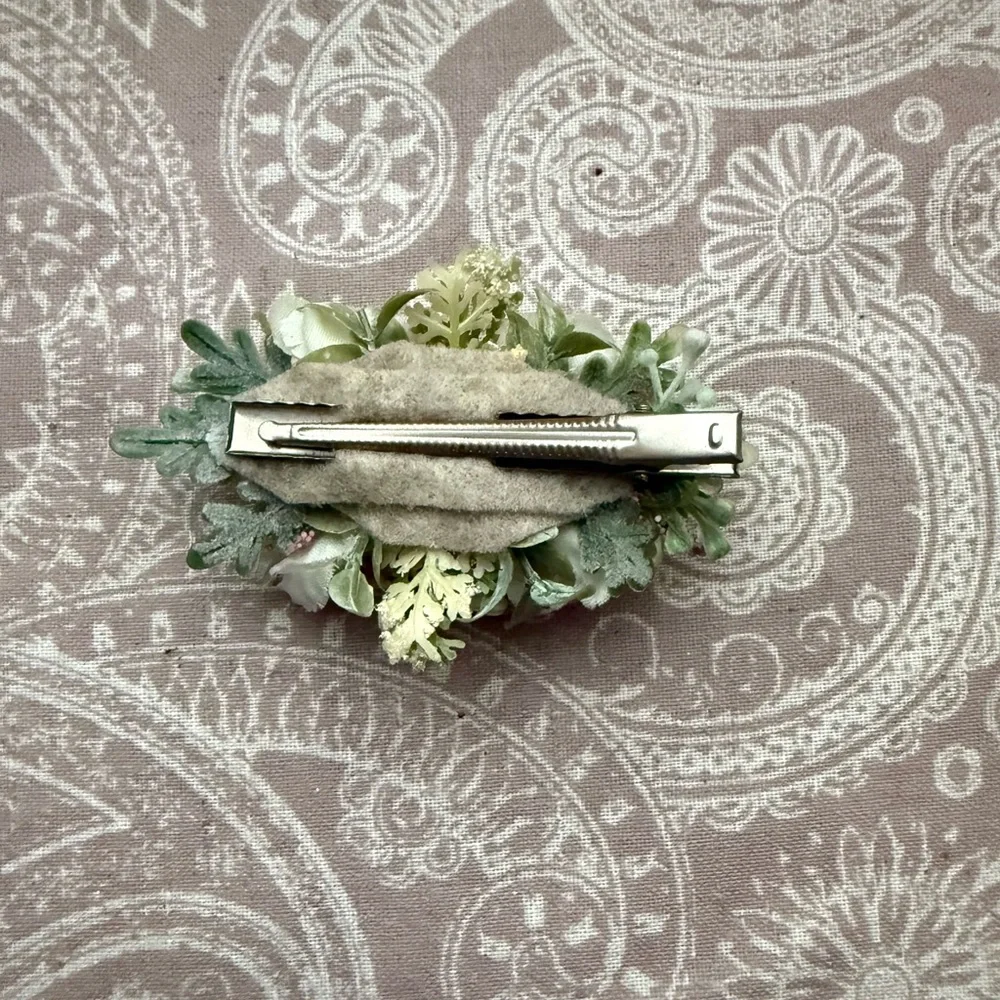 Elegant Floral Hair Clip with Pink and White Blooms
